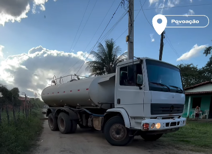 Abastecimento de água com carro pipa na zona rural